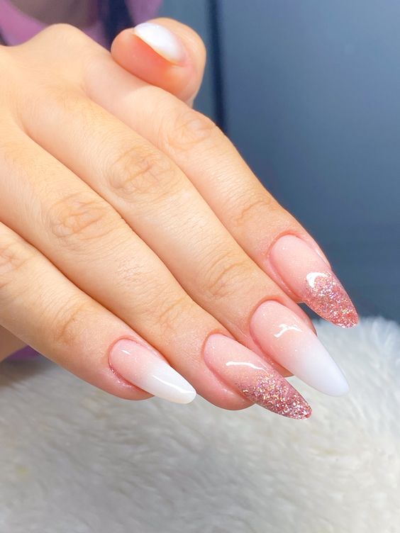 Unhas Amendoada com Glitter: Ideias Brilhantes para Arrasar