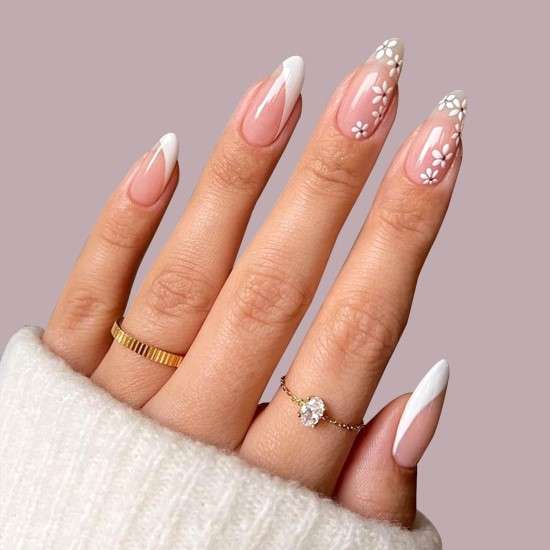 Tendências de Nail Art para Unhas Amendoada Brancas em 2024