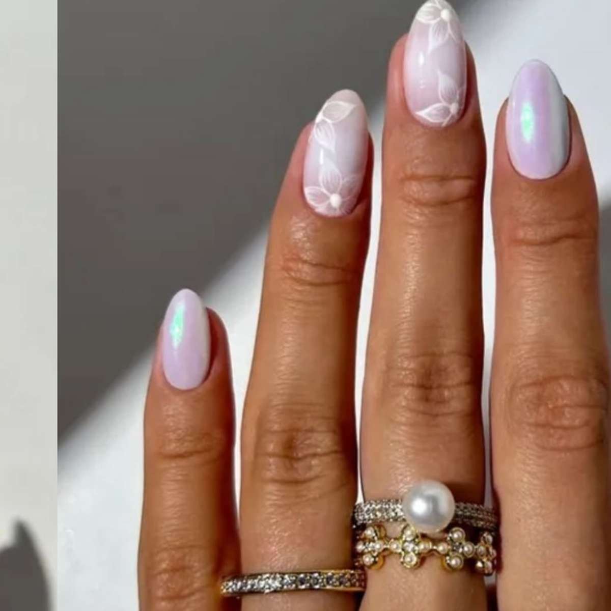 Unhas Amendoada com Dourado: Inspirações Luxuosas para Ocasiões Especiais