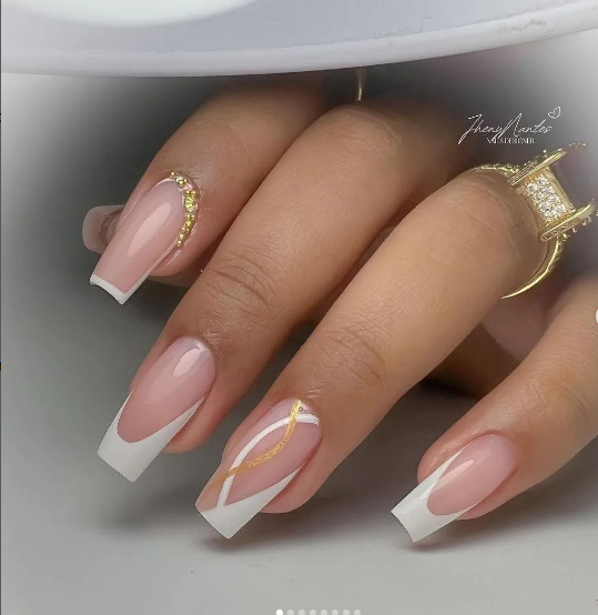 unha decorada clarinha em gel