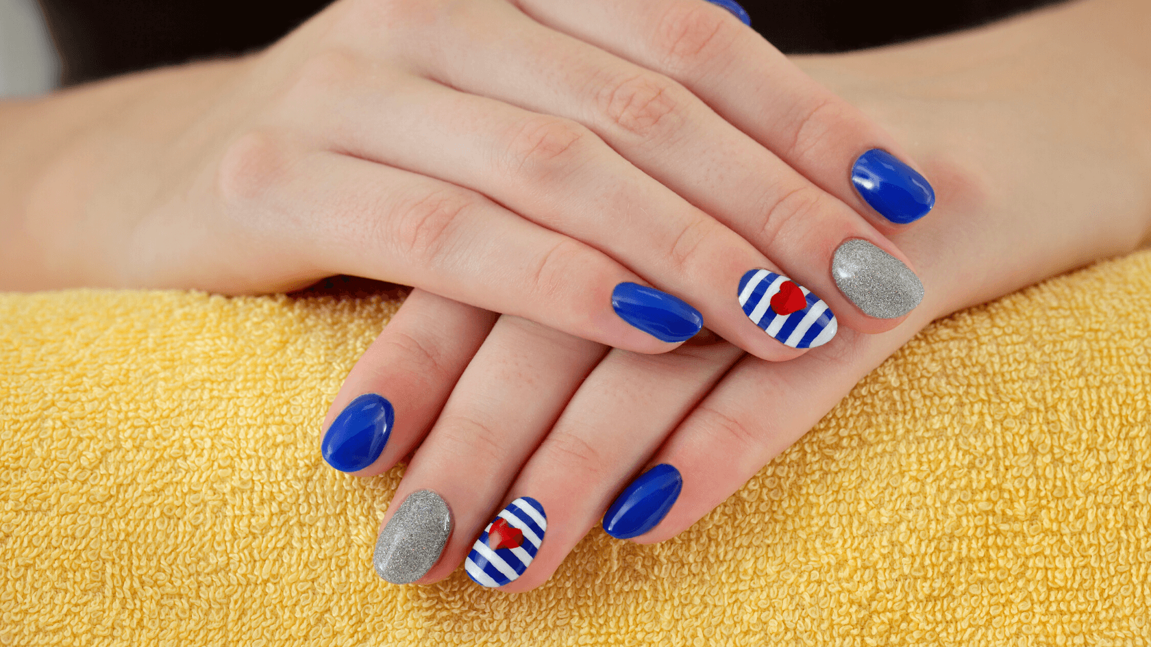 5 ideias de títulos para posts sobre unhas com duas cores:
1. Unhas Degradê: O Guia Completo para um Efeito Suave e Elegante
2. Francesinha Colorida: Reinvente a Clássica com Duas Cores Vibrantes
3. Unhas Bicolor: Inspire-se em Combinações Ousadas e Modernas
4. Técnica de Espiral e Marmorizado: Novas Formas de Usar Duas Cores nas Unhas
5. As Melhores Combinações de Cores para Unhas com Duas Tonalidades