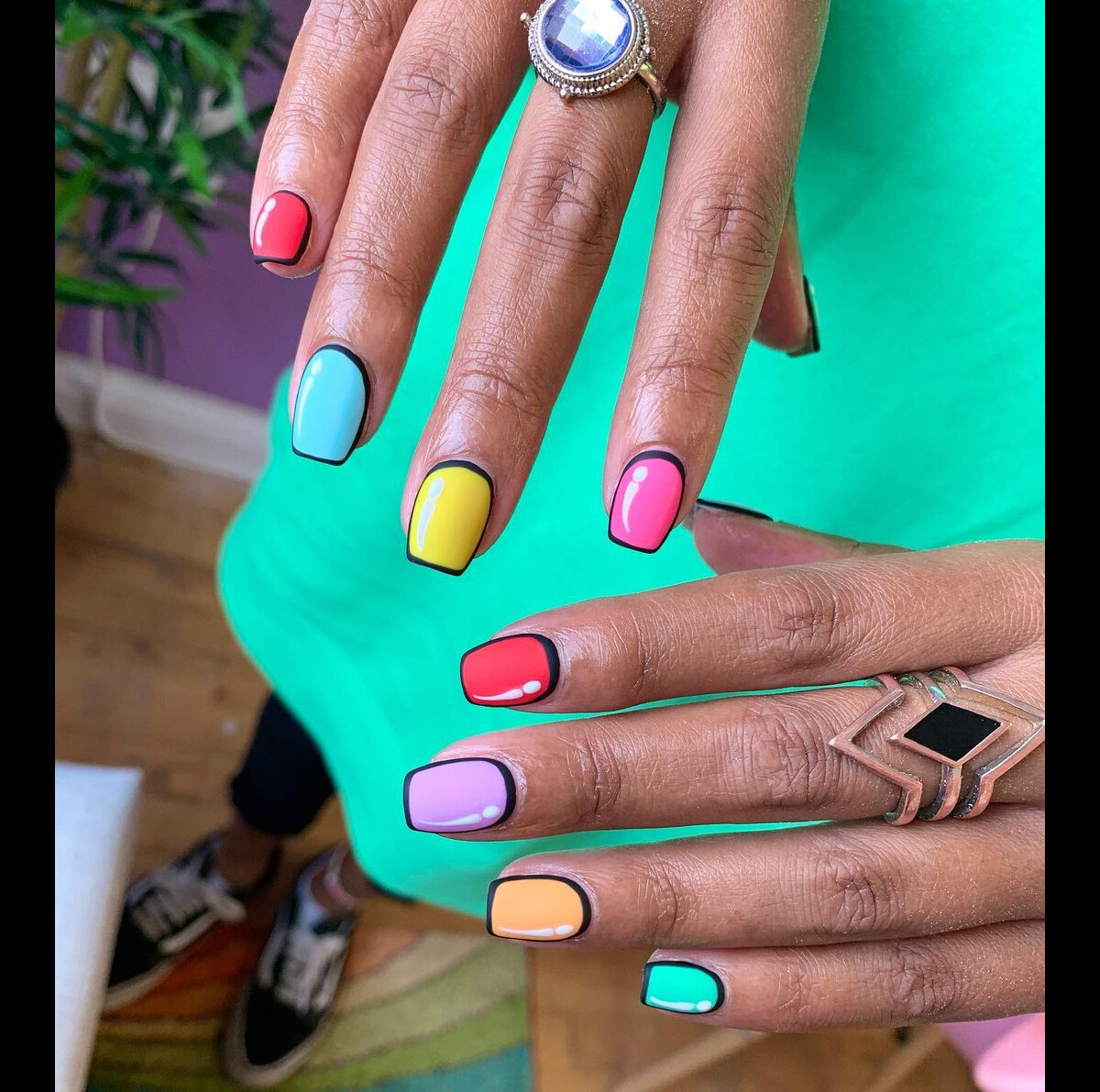 5 ideias de títulos para posts sobre unhas com duas cores:
1. Unhas Degradê: O Guia Completo para um Efeito Suave e Elegante
2. Francesinha Colorida: Reinvente a Clássica com Duas Cores Vibrantes
3. Unhas Bicolor: Inspire-se em Combinações Ousadas e Modernas
4. Técnica de Espiral e Marmorizado: Novas Formas de Usar Duas Cores nas Unhas
5. As Melhores Combinações de Cores para Unhas com Duas Tonalidades