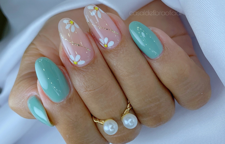 unha decorada delicadas em gel