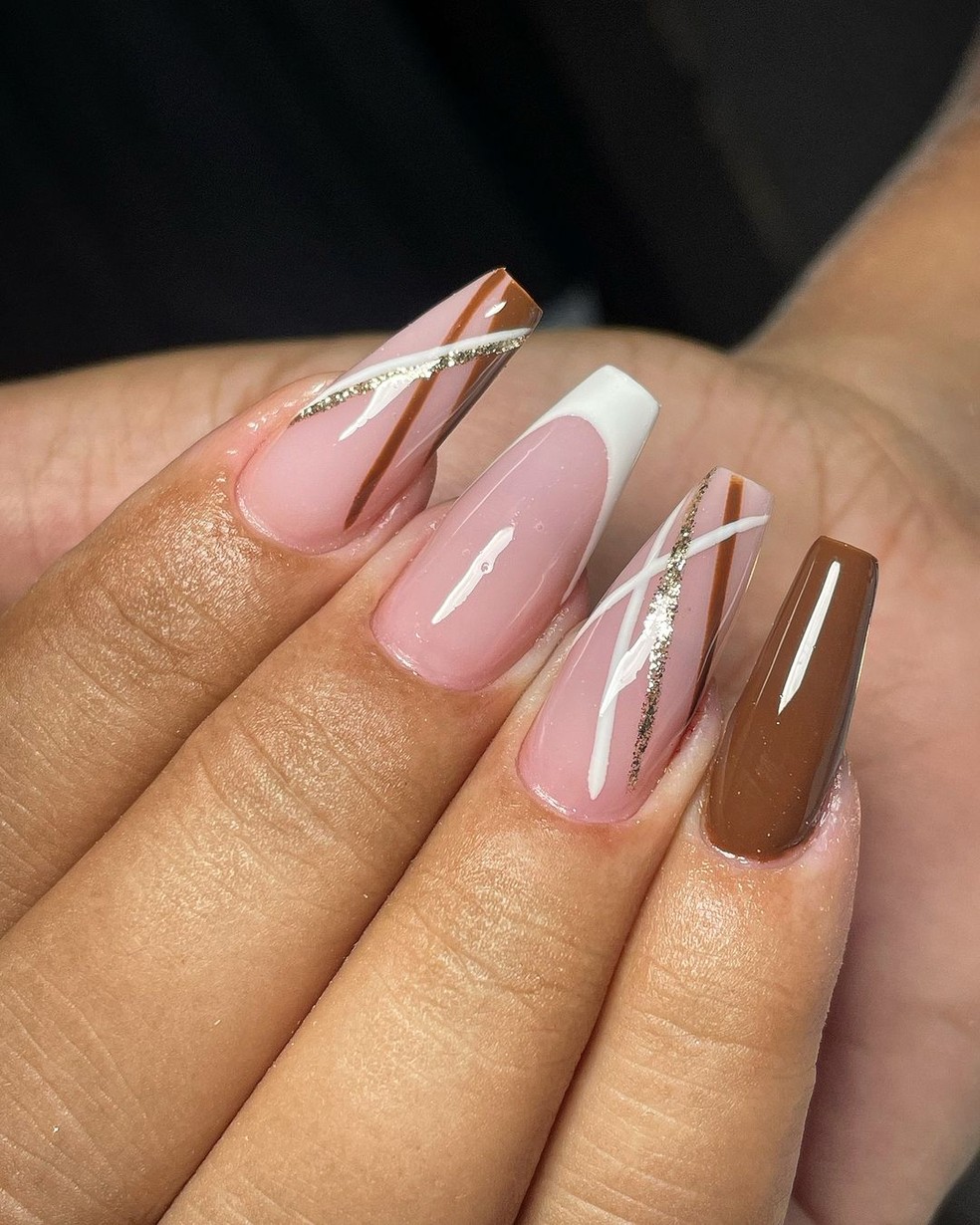 5 ideias de títulos para posts sobre unhas de gel delicadas:
1. Unhas de Gel Delicadas: As Tendências Minimalistas que Vão Dominar 2026
2. Descubra o Charme das Unhas de Gel com Estilo Baby Boomer
3. Francesinhas Modernas: A Evolução Delicada da Clássica
4. Formatos de Unhas em Gel que Alongam e Sofisticam seus Dedos
5. Como Conseguir um Acabamento Natural em Unhas de Gel