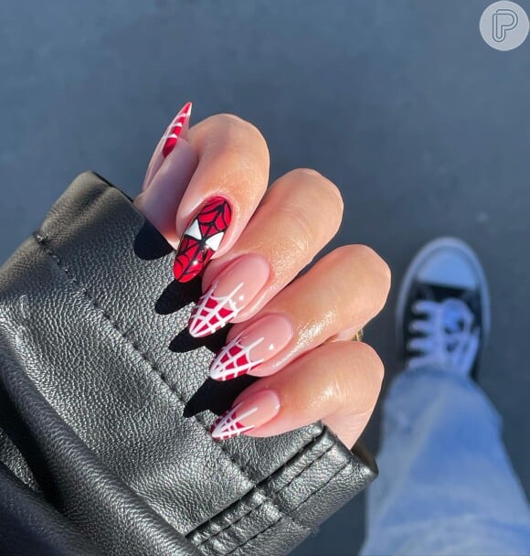 Como Criar Unhas Decoradas com Flores Delicadas em Casa