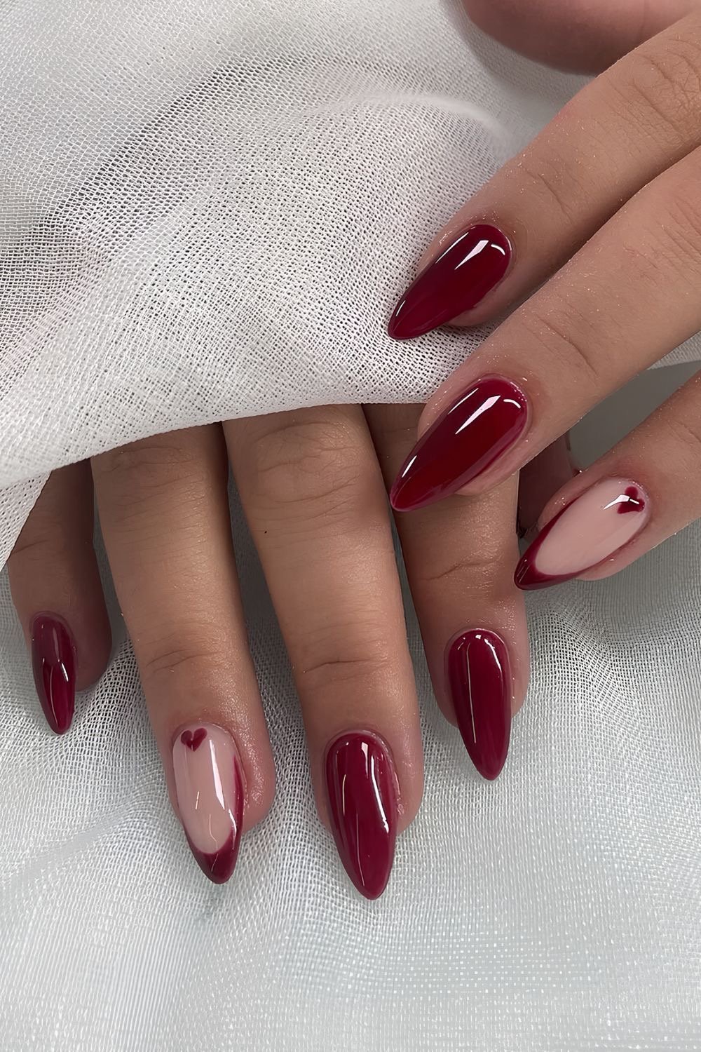 Francesa Reversa vs. Francesa Tradicional: Qual a Melhor para Suas Unhas em Gel?