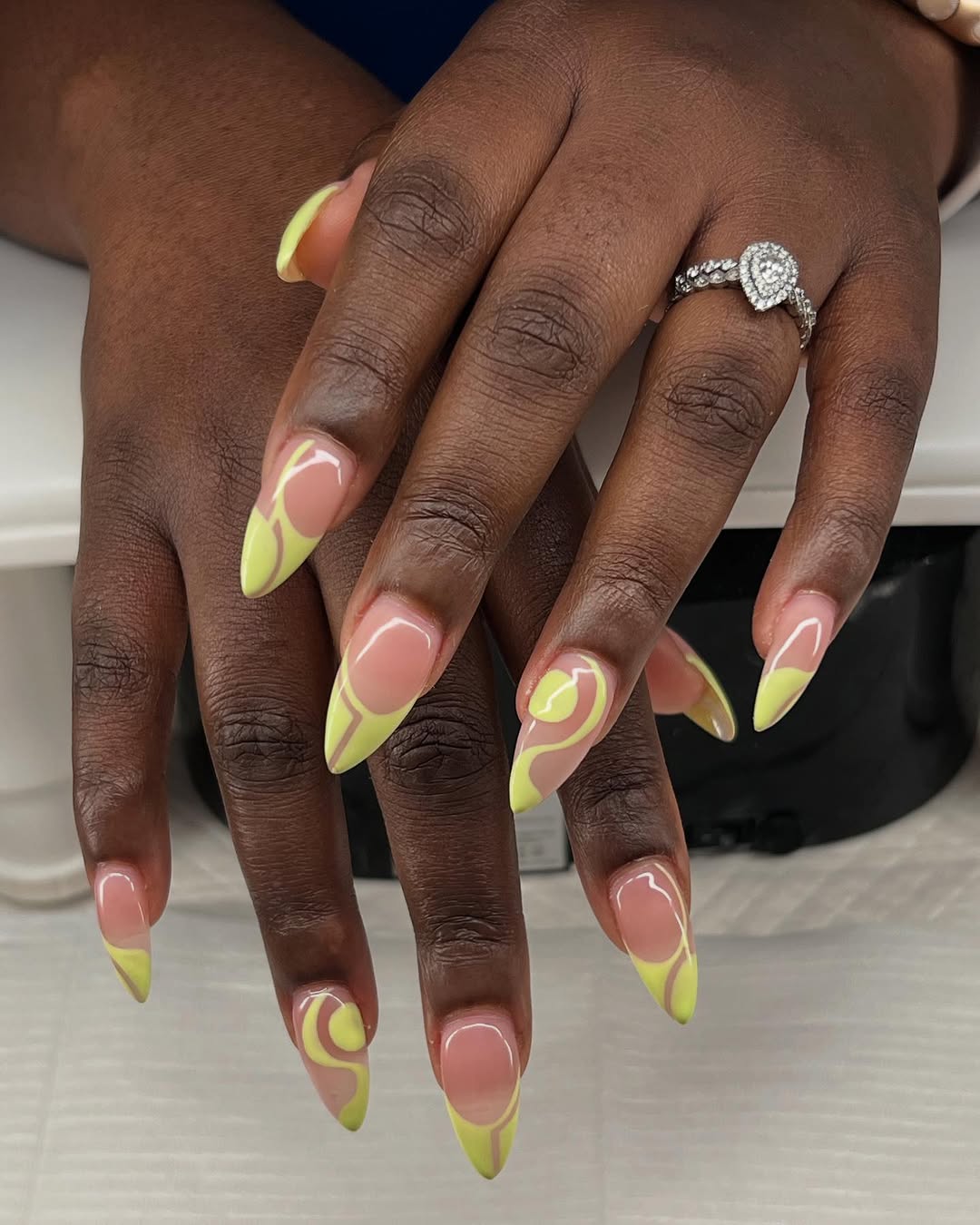 unha decorada simples amendoada