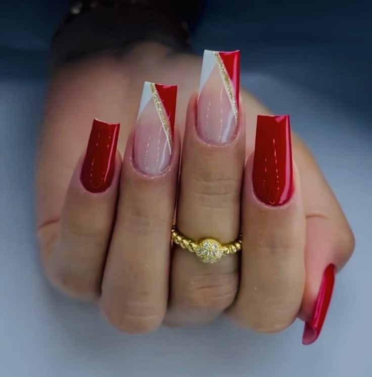 unha decorada vermelha