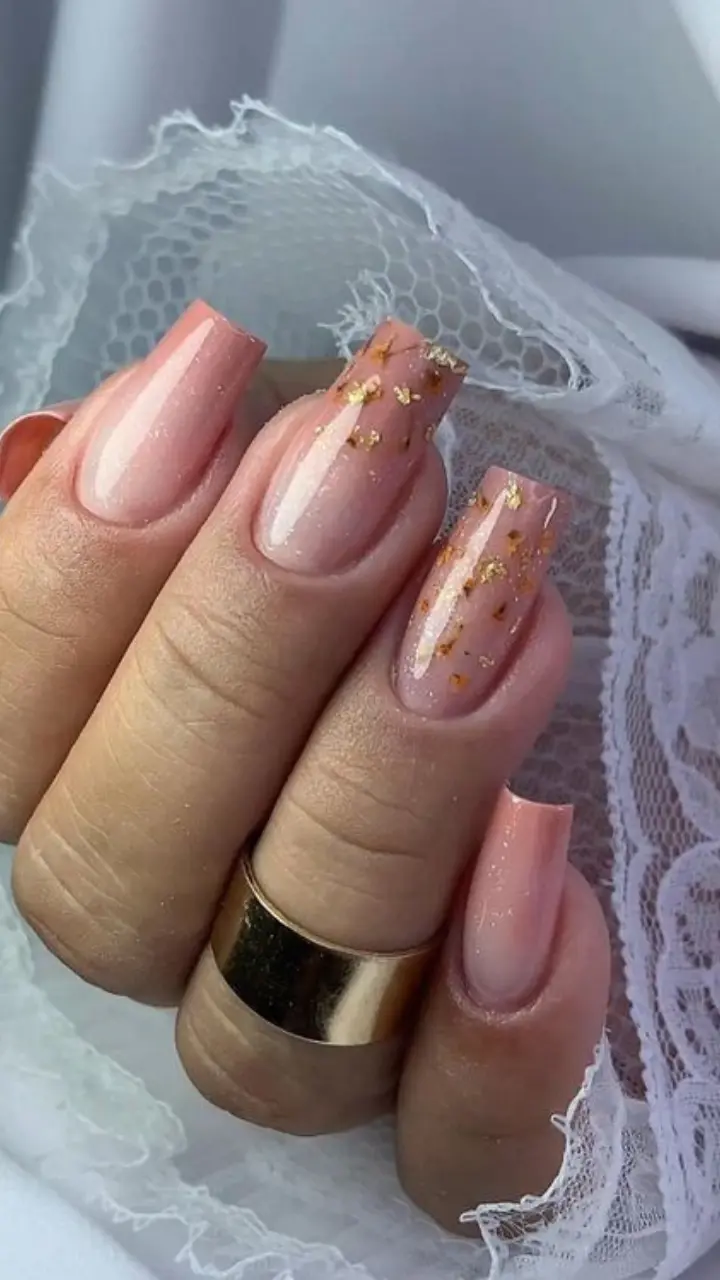 Unhas com degradê de glitter