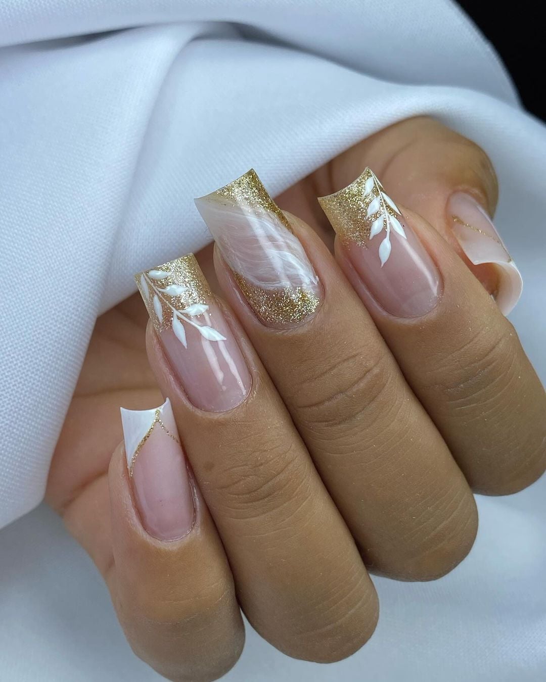 Unhas curtas decoradas