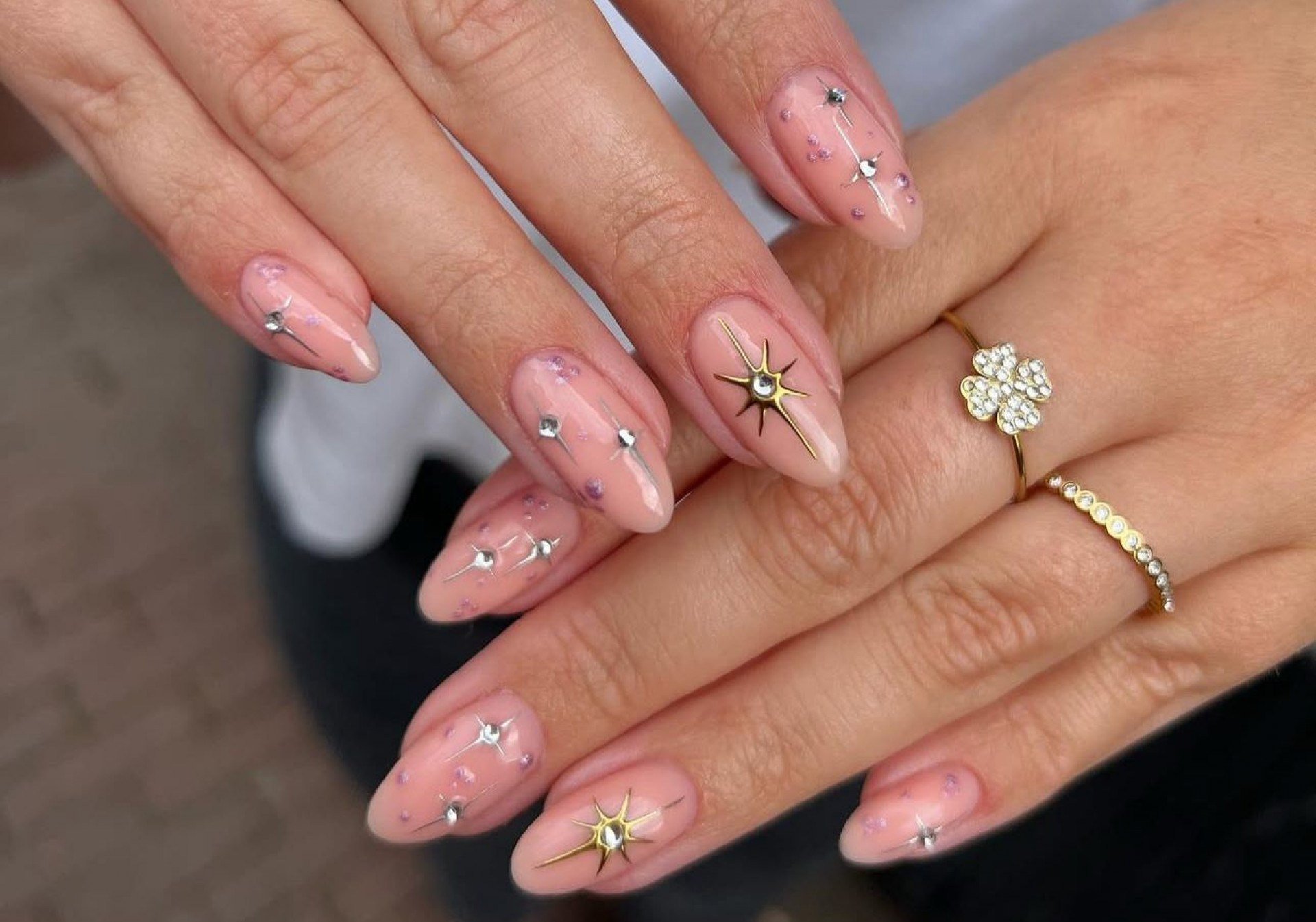 ideias de unhas em gel decoradas para ano novo 2026
