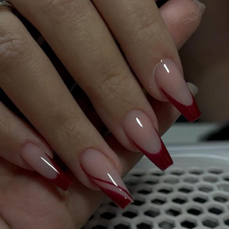 unha em gel decorada vermelha e branca