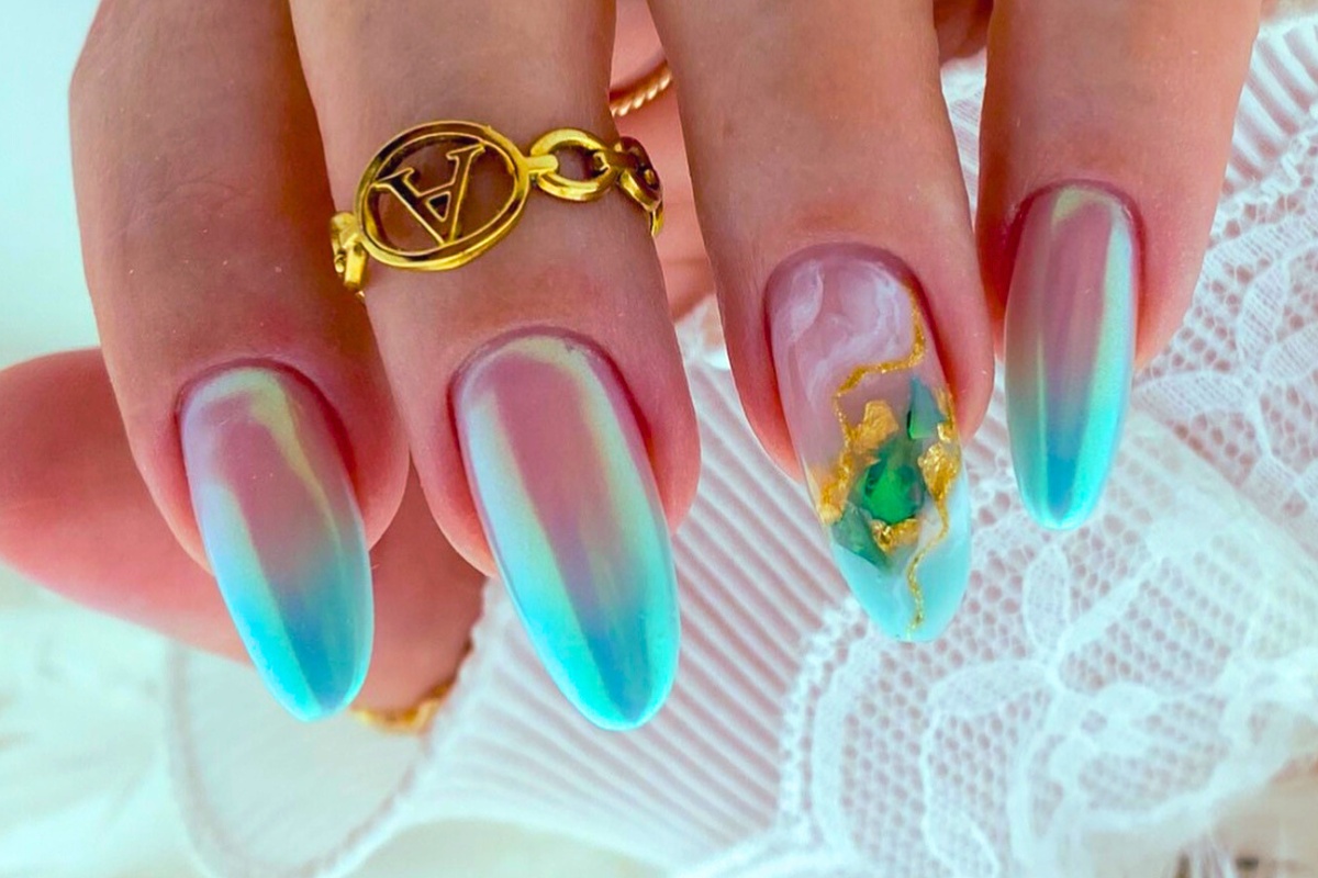 unhas em gel com brilho