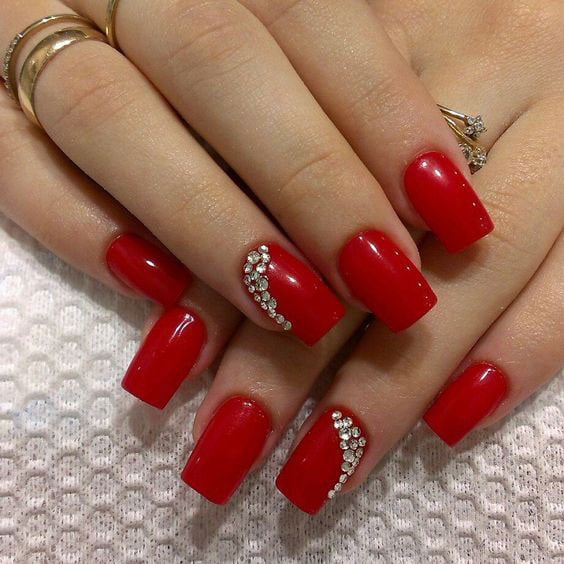 erros comuns ao fazer unhas em gel vermelho
