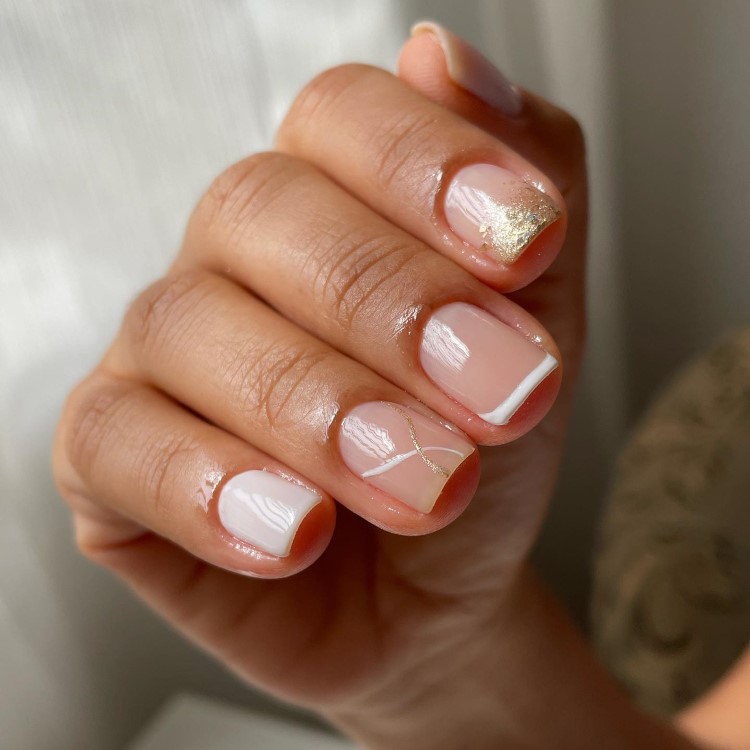 Como Fazer Unhas Nude com Glitter Dourado em Casa: Passo a Passo