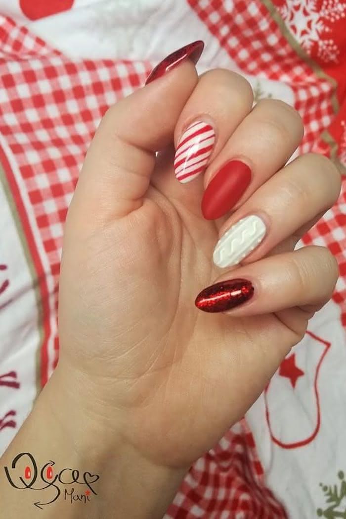 ideias de unhas natalinas simples e elegantes