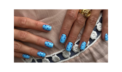 unha quadrada curta decorada 3d com flores acrilico