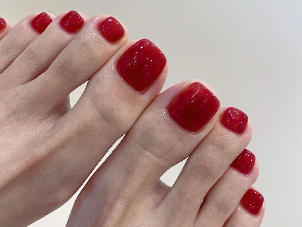 unha vermelha no pe