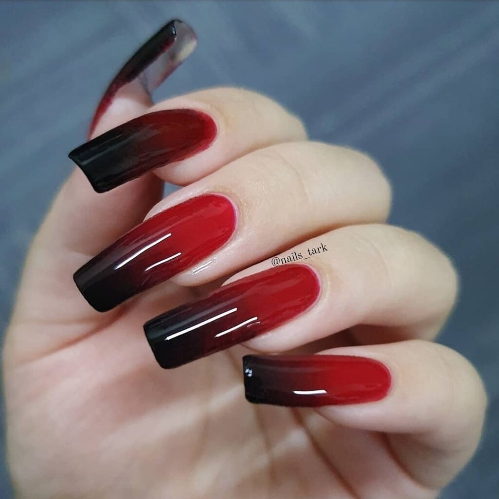 Unhas vermelhas longas