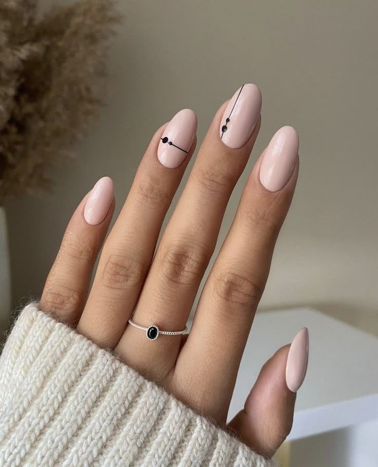 unhas amendoadas minimalistas
