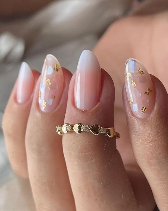 inspiração unhas amendoadas em gel decoradas