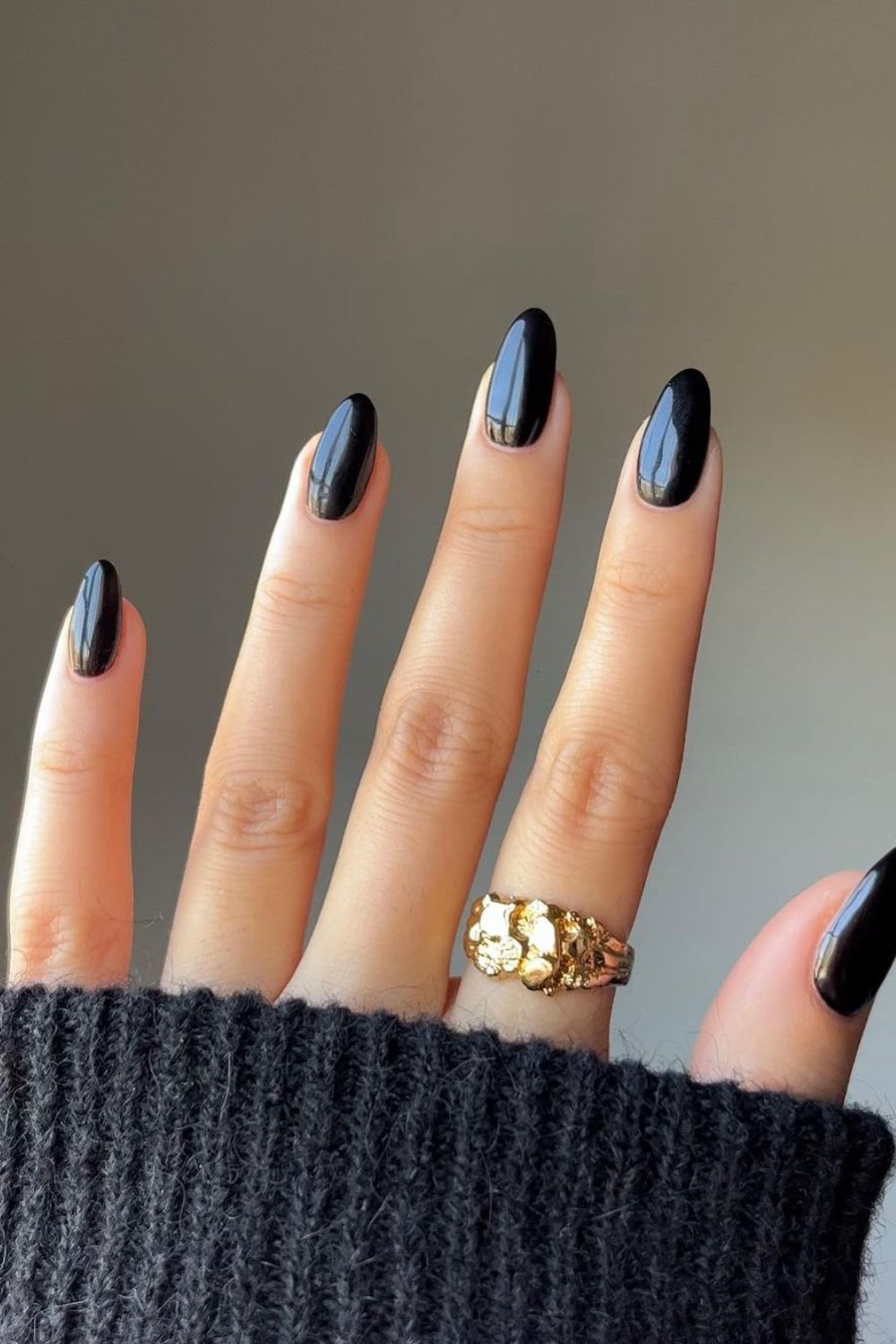 Unhas amendoadas pretas minimalistas