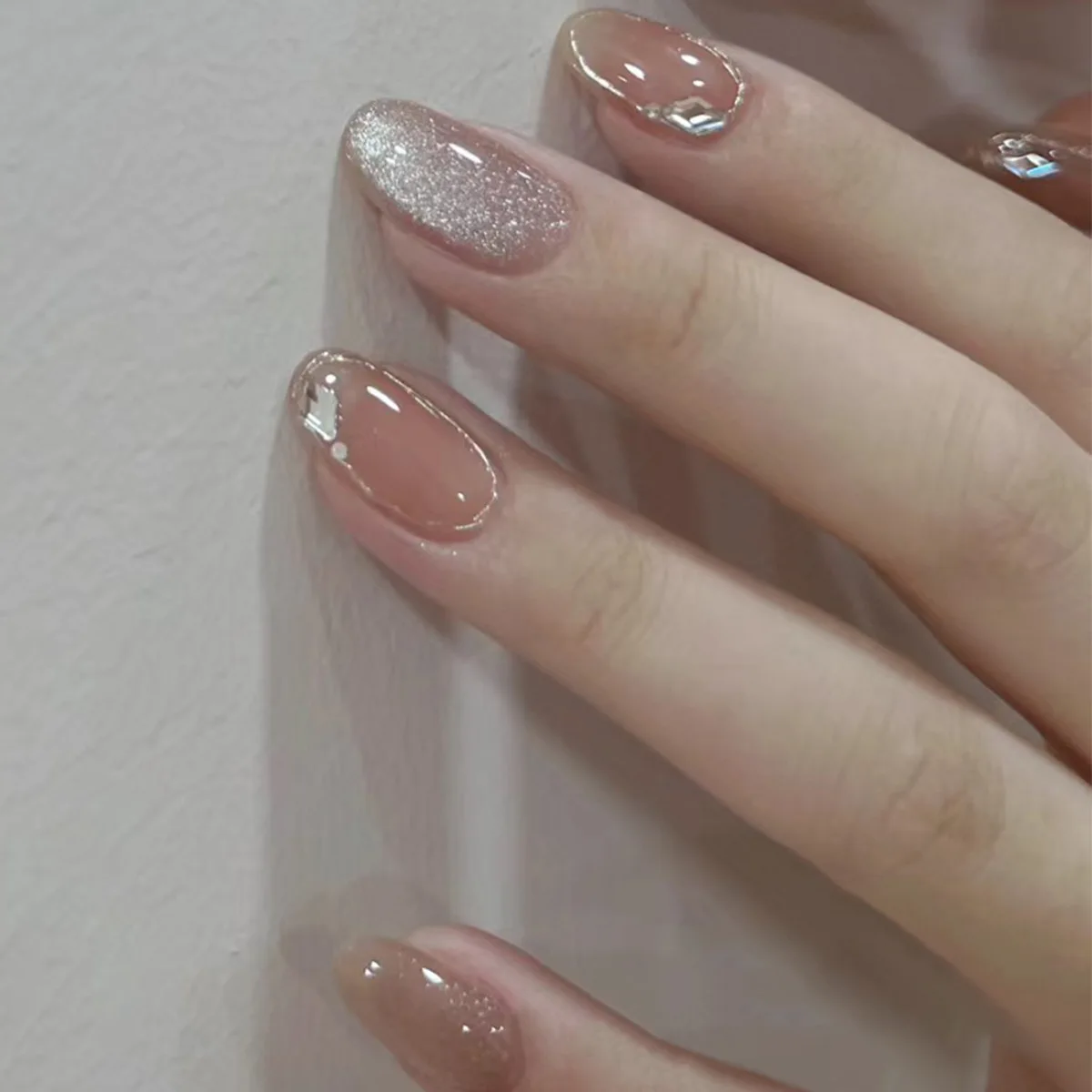 unhas redondas curtas minimalistas