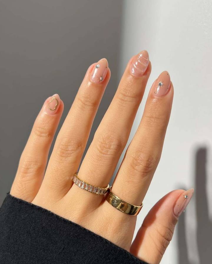 unhas redondas curtas nude