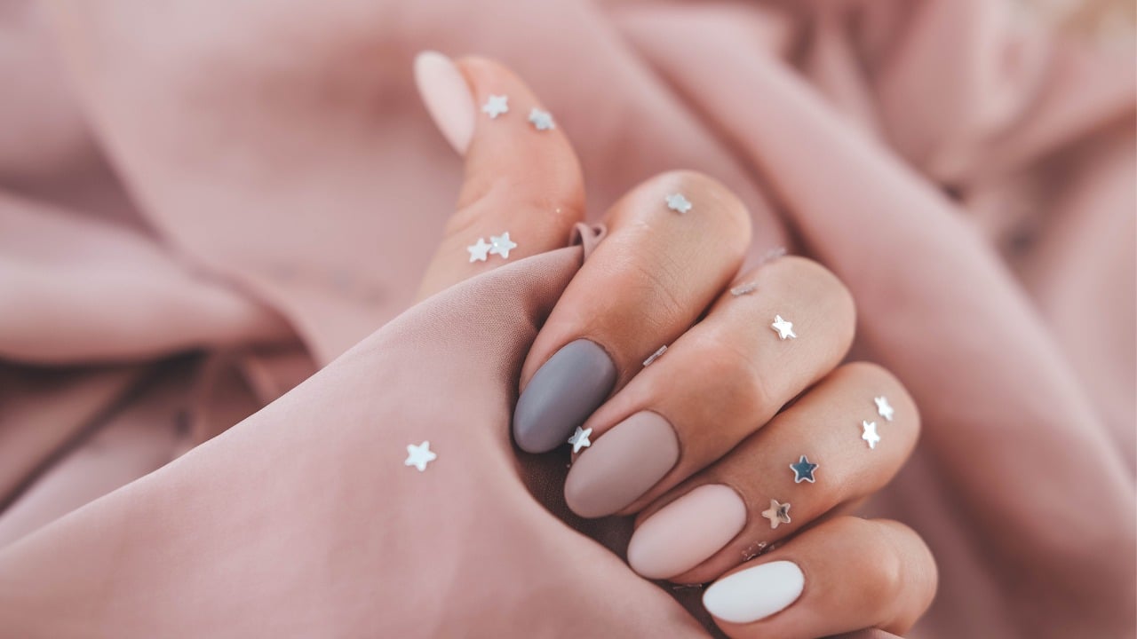 unhas delicadas e fáceis de fazer