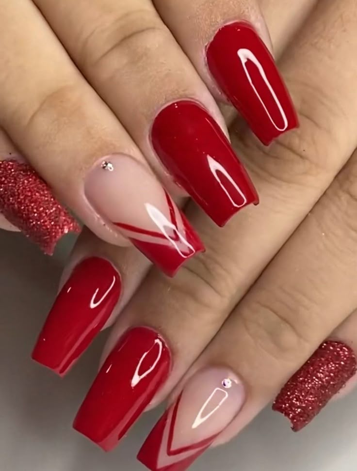 unhas vermelhas foscas