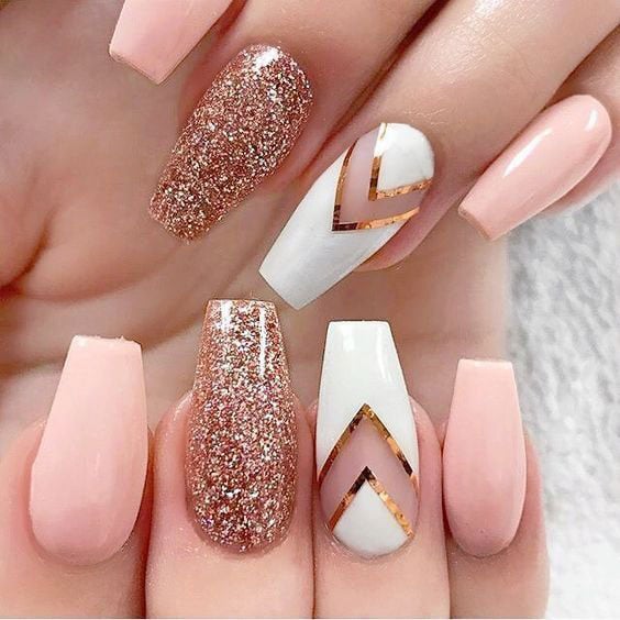 erros comuns ao fazer unhas com glitter