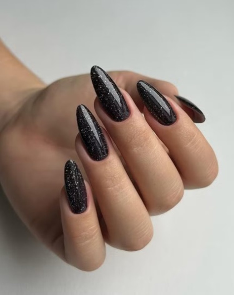 unhas com brilho vs unhas foscas qual escolher