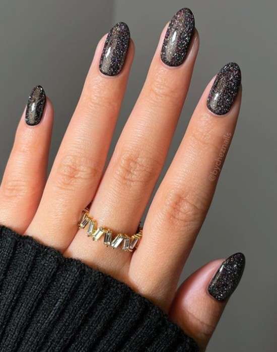 como aplicar glitter nas unhas em casa