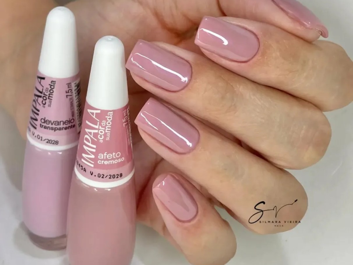 Unhas claras elegantes