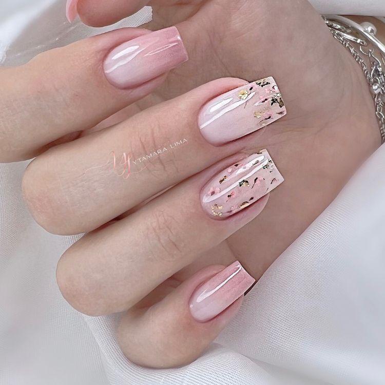 Unhas claras para eventos formais