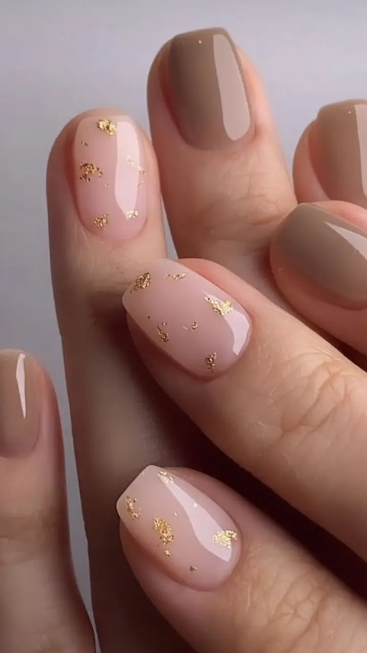 Unhas curtas em gel nude