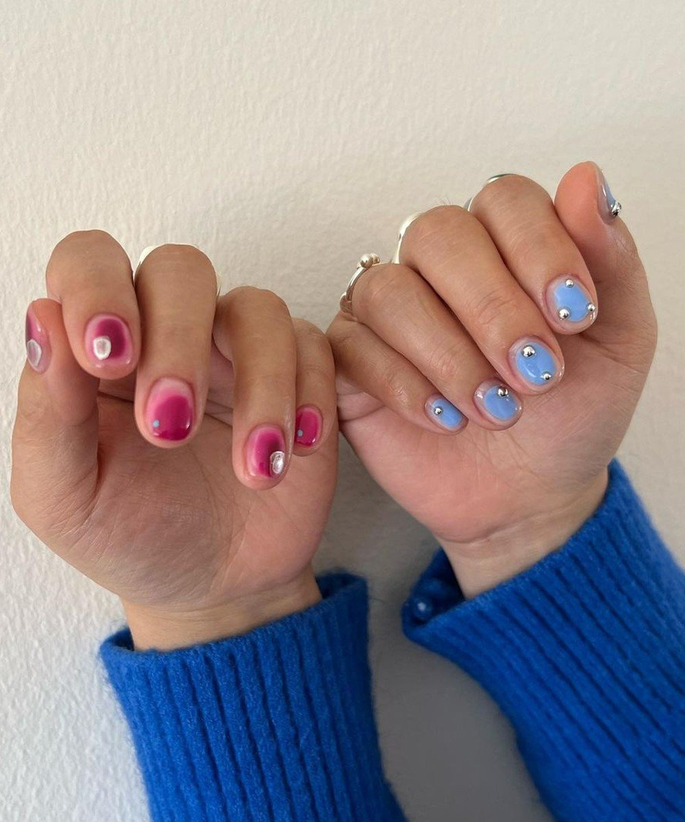 Unhas curtas em gel delicadas