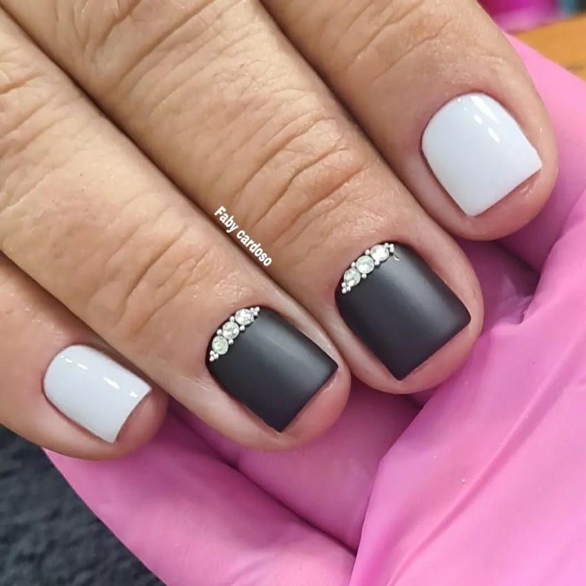 Unhas curtas em gel neon
