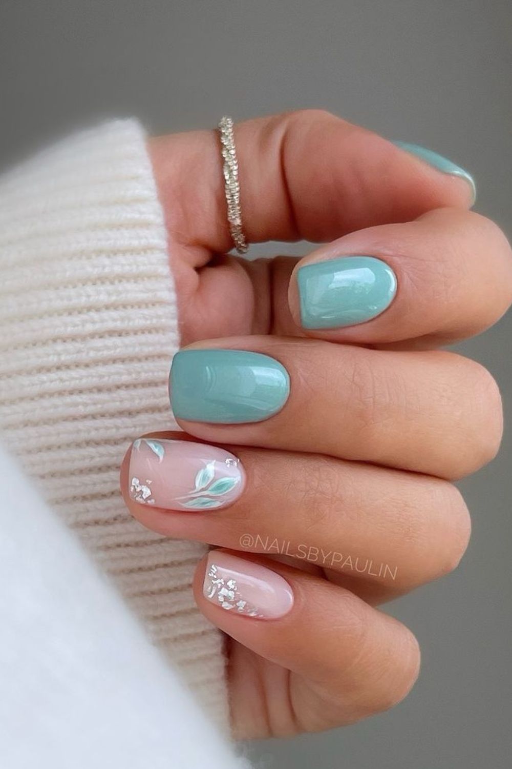 Unhas curtas em gel francesinha minimalista