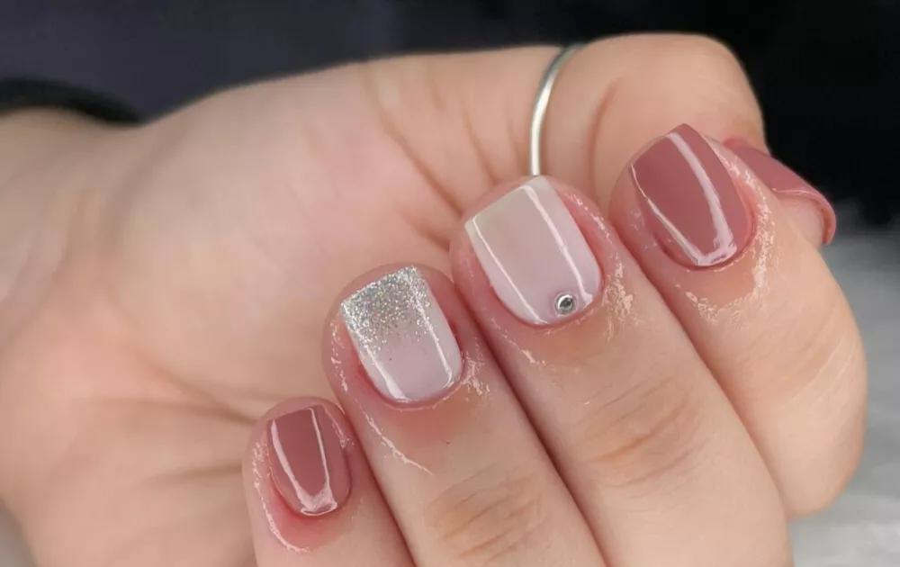 unhas curtas tons pastel