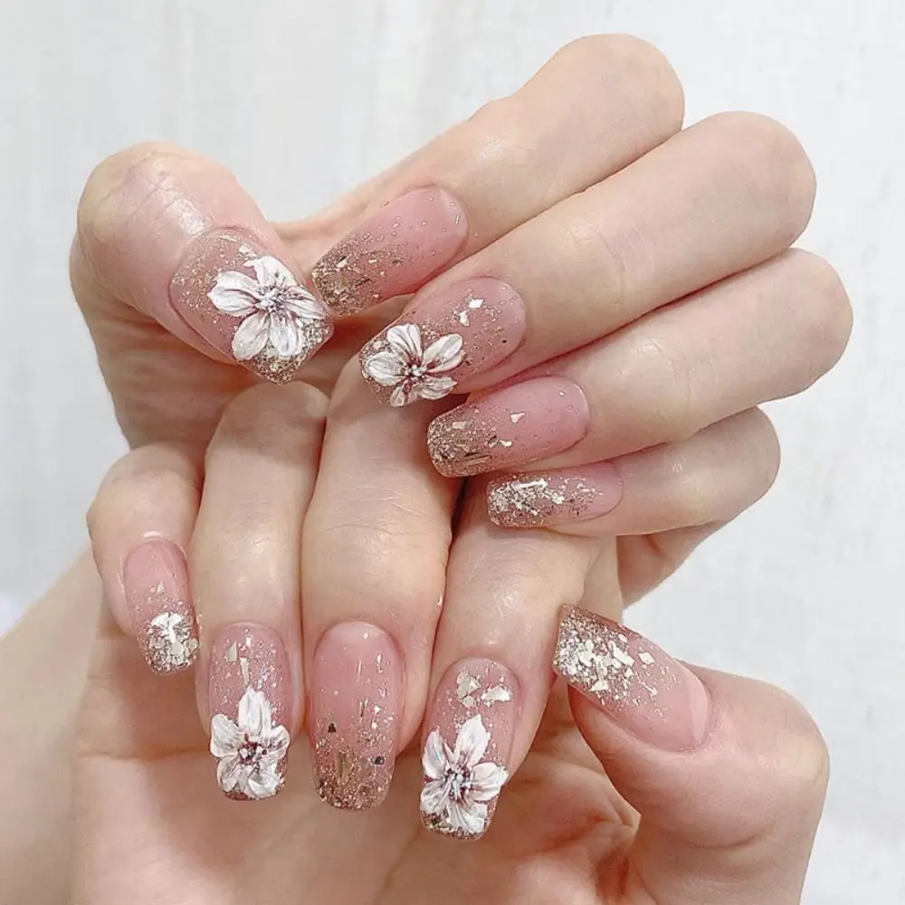 10 ideias de unhas delicadas para mãos elegantes