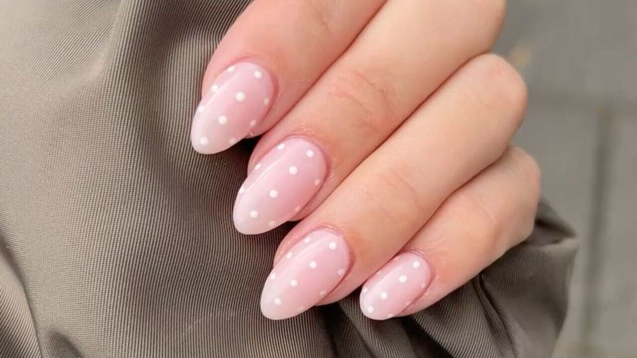 quanto custa fazer unhas delicadas no salão ou em casa