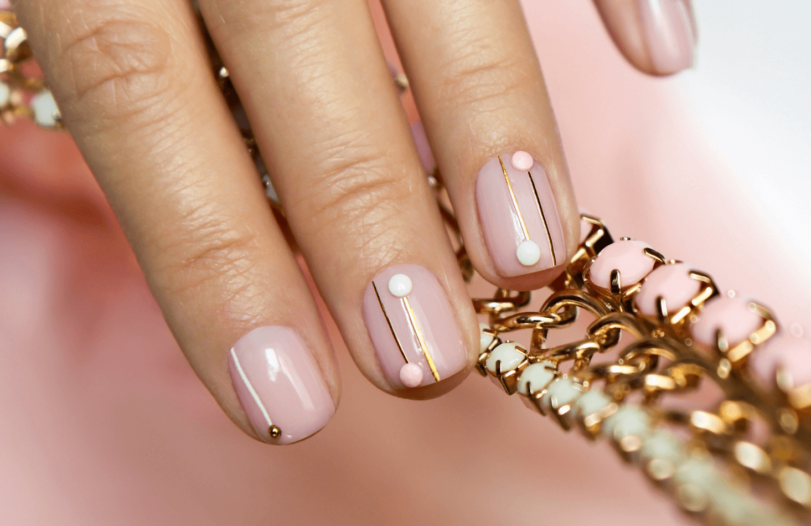 esmalte nude perfeito para unhas delicadas de pele clara