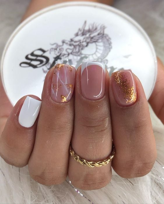 unhas de gel curtas quadradas
