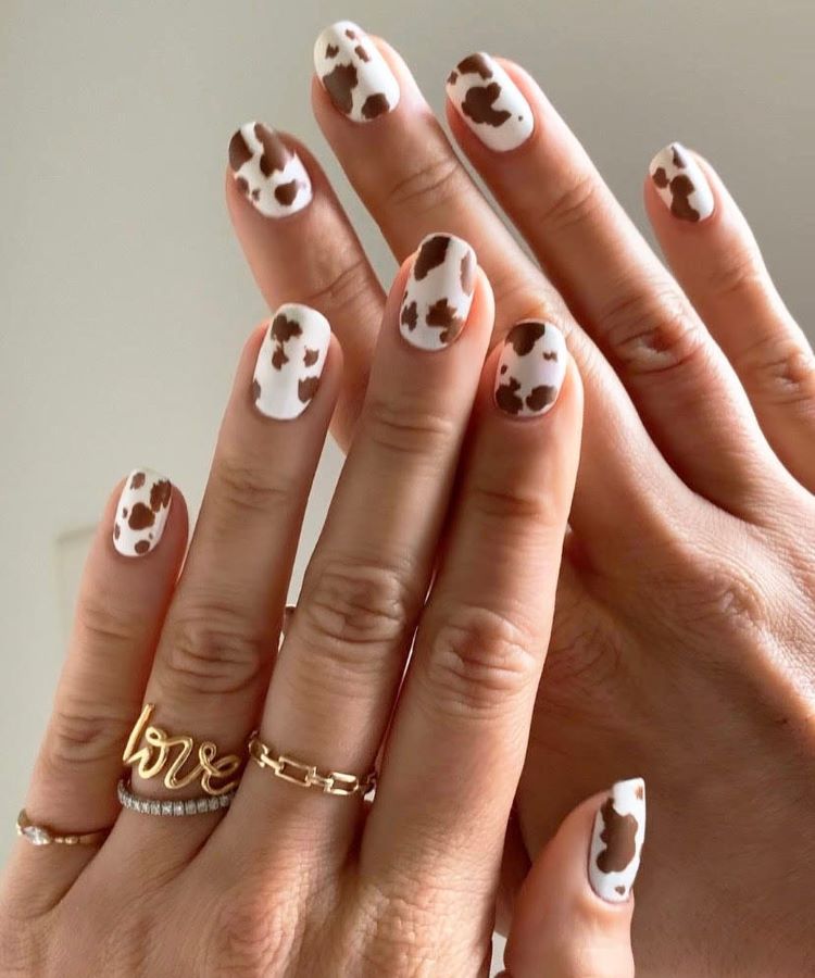unhas decoradas cor marrom