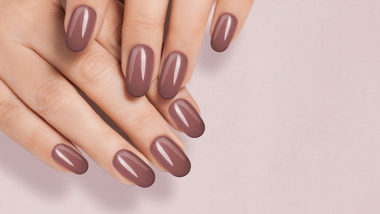 unhas decoradas cor marrom