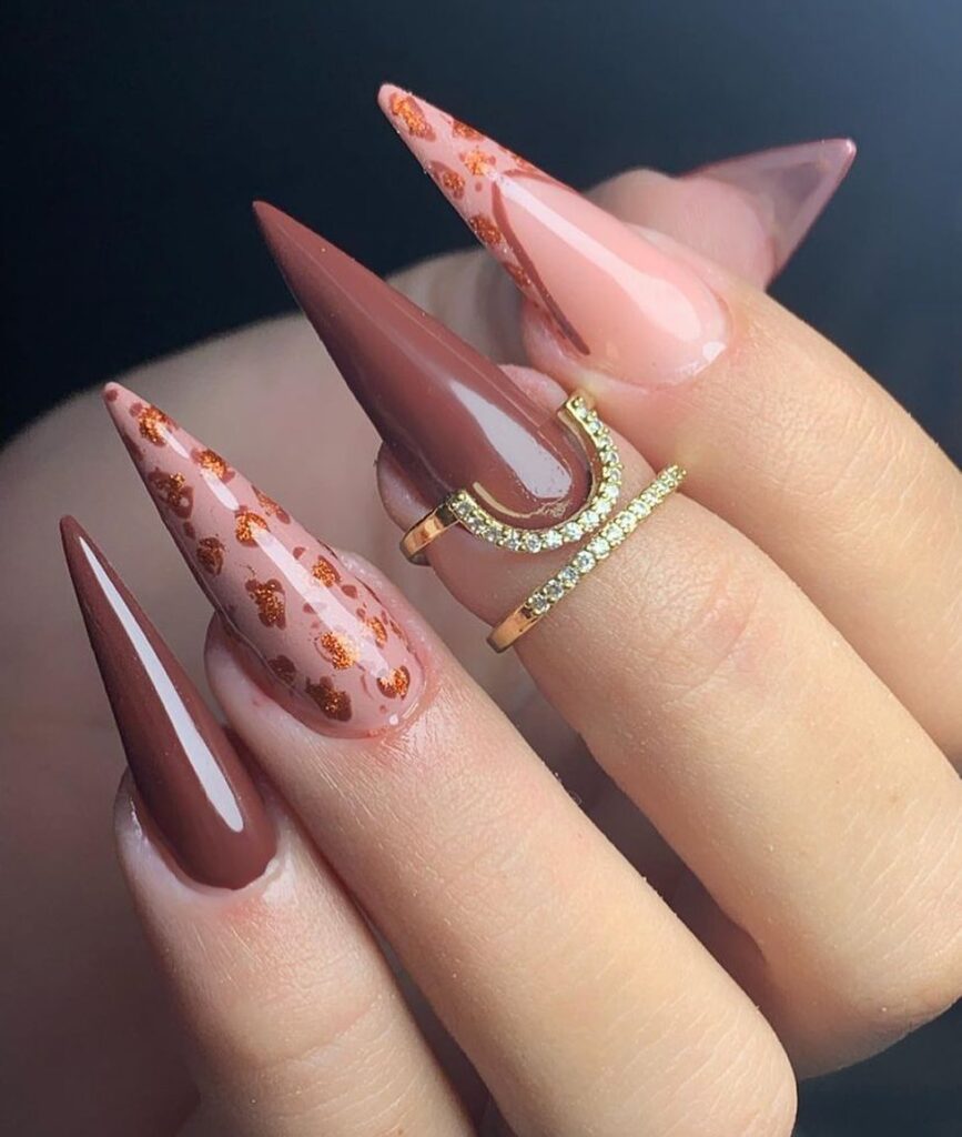 unhas decoradas cor marrom