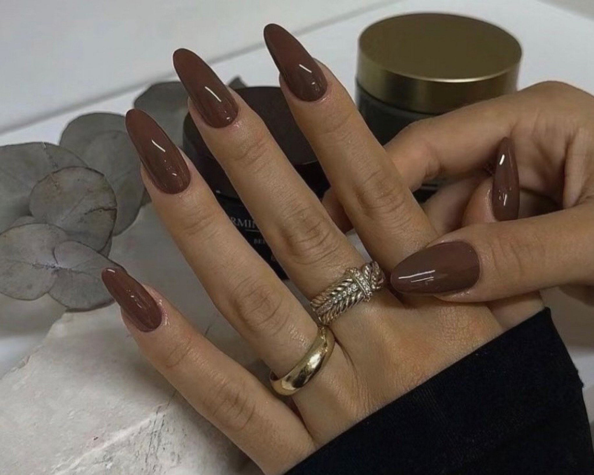 unhas decoradas cor marrom