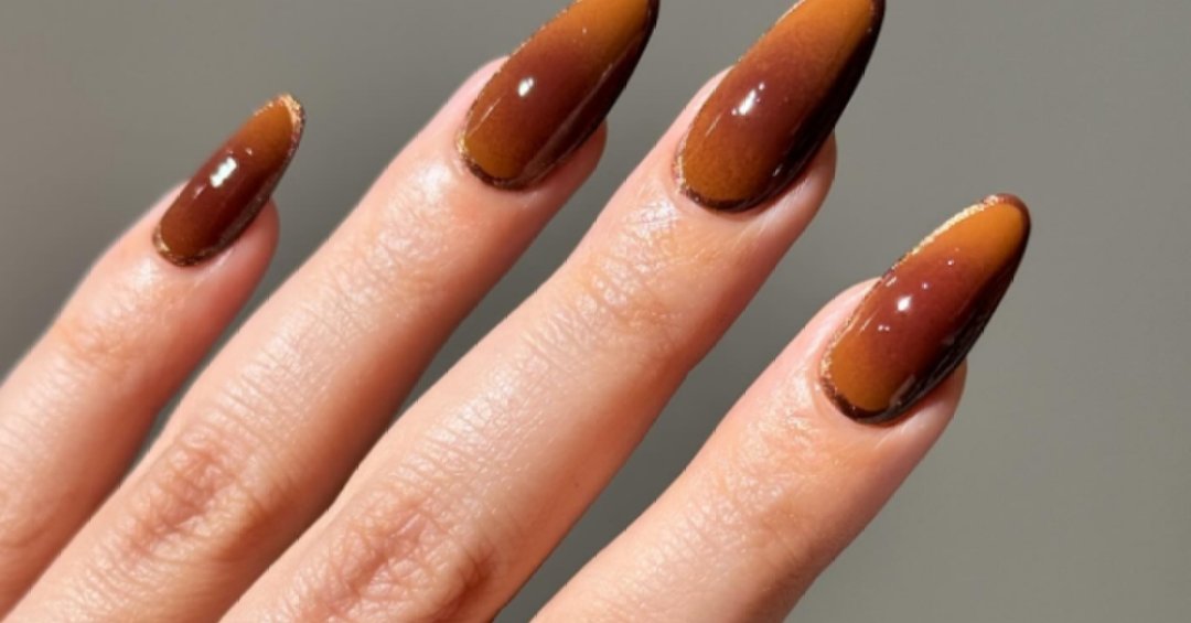 unhas decoradas cor marrom