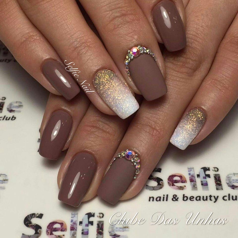 unhas decoradas cor marrom